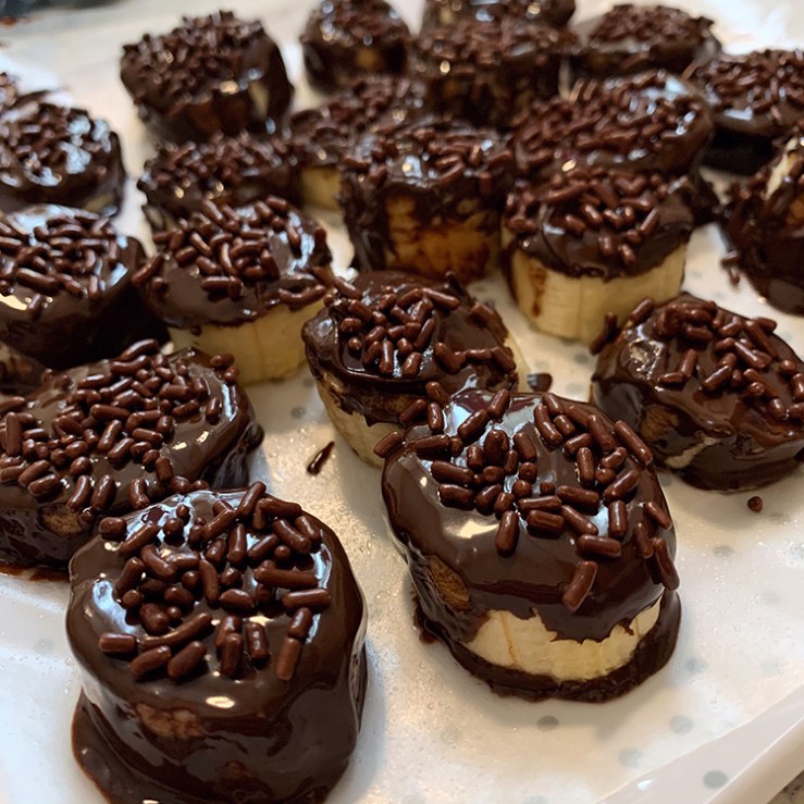 PB and dark chocolate frozen banana bites